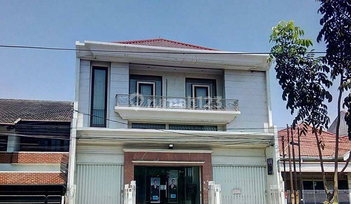 Dijual Rumah 3 Lantai Bagus SHM Jln. Mayjen Sutoyo, Semarang 1