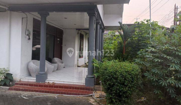 Rumah Strategis Luas 745 m + Gudang di Suratmo 1