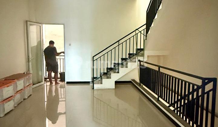 Disewakan Ruko 3 Lantai di Tengah Kota Strategis 2