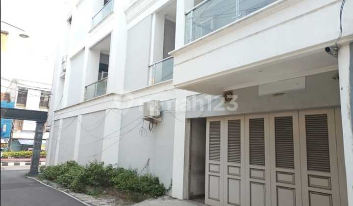 Ruko 4 Lantai Strategis Tengah Kota Bebas Banjir 1