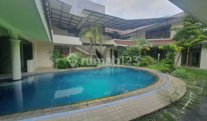 Living Large di Menteng, Rumah dengan Paviliun Dekat Semua Akses! Living Large di Menteng, Rumah dengan Paviliun Dekat Semua Akses!