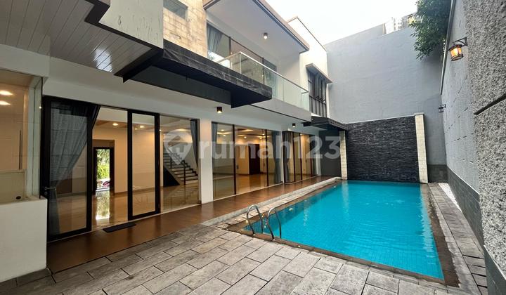 Rumah Eksklusif di Pejaten, Lokasi Prime Dekat Fasilitas Utama