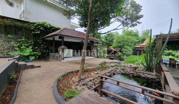 Family Home in Cilandak – Comfortable & Spacious with Swimming Pool 2