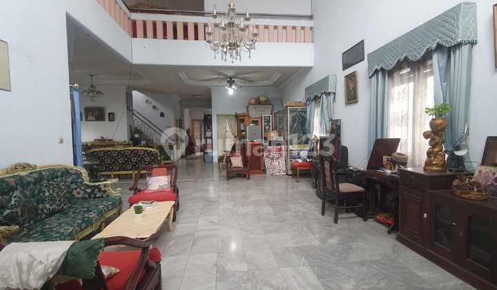 Comfortable 300 m² Type House in Condet with Spacious Carport 2