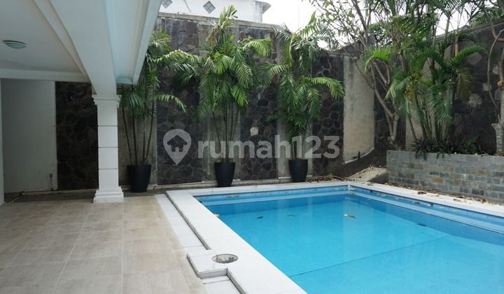 Townhouse Mewah dengan Kolam Renang di Cipete Townhouse Mewah dengan Kolam Renang di Cipete