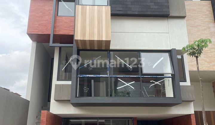 Rumah Semi Furnished 4 Lantai di Cipete, Dekat MRT & Pusat Kota