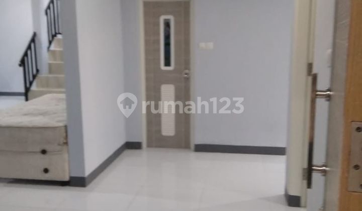 Rent 300 Million 5-Bedroom House In Senopati 2