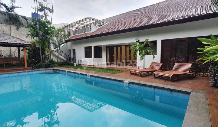 Rumah 2 Lantai di Kemang, Strategis dan Nyaman untuk Ekspat Rumah 2 Lantai di Kemang, Strategis dan Nyaman untuk Ekspat