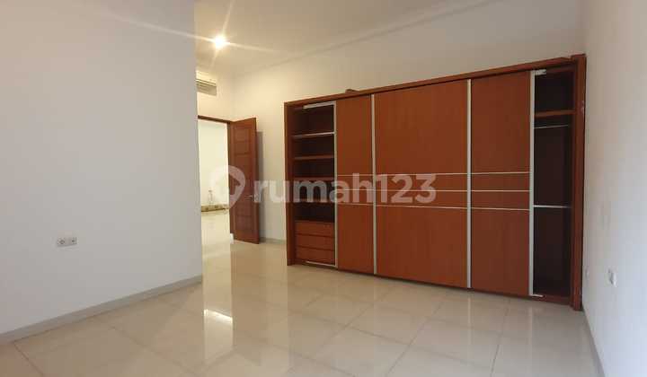 Rumah 2 Lantai di Kemang, Strategis dan Nyaman untuk Ekspat 2