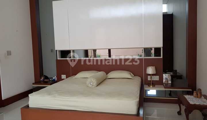 Ready-to-Occupy Exclusive Hook House in BSD City Near AEON & ICE 2