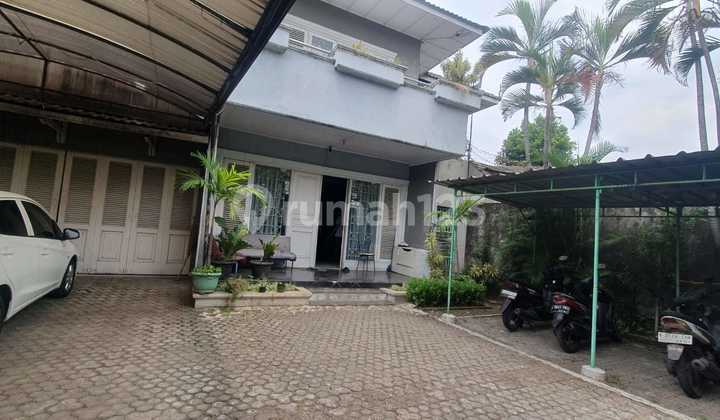 Rumah Nyaman Tipe 300 M² di Condet Ada Carport Luas