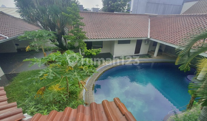 Living Large di Menteng, Rumah dengan Paviliun Dekat Semua Akses! 2