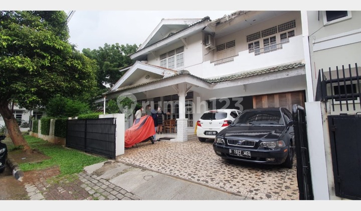 Hoek House in Bintaro Sector 7, Safe & Comfortable Environment Hoek House in Bintaro Sector 7, Safe & Comfortable Environment