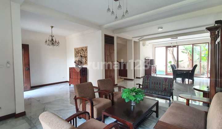 Beautiful 2-Story House with Swimming Pool in Kemang Beautiful 2-Story House with Swimming Pool in Kemang