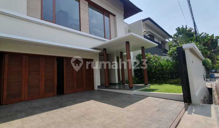 Rumah Estetik 2 Lantai Gaya Glass House Terang Sepanjang Hari 2