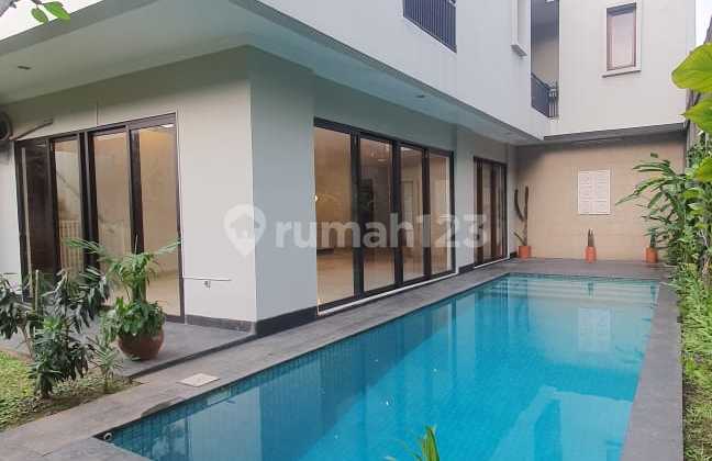 Rumah 4 Kamar di Kemang Dekat Sekolah Internasional Rumah 4 Kamar di Kemang Dekat Sekolah Internasional