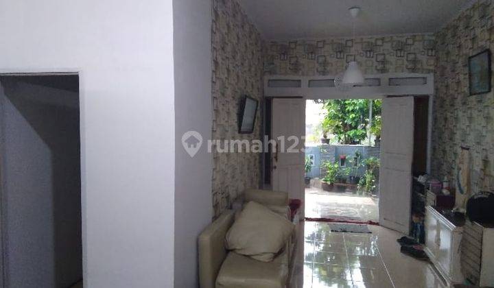 ruang tamu rumah siap huni cikeas country