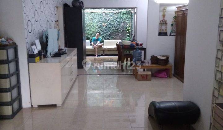 ruang tamu rumah siap huni cikeas country