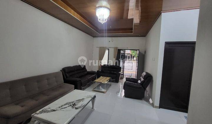 ruang tamu rumah minimalis siap huni villa