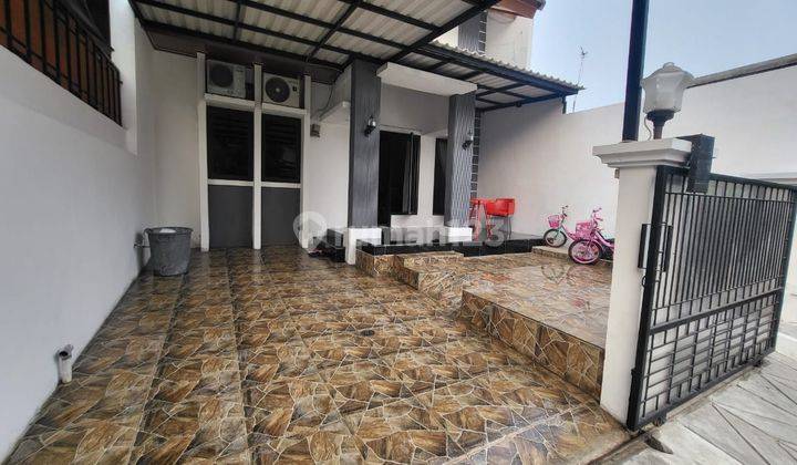 tampak depan rumah minimalis siap huni villa