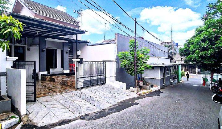 tampak depan rumah minimalis siap huni villa