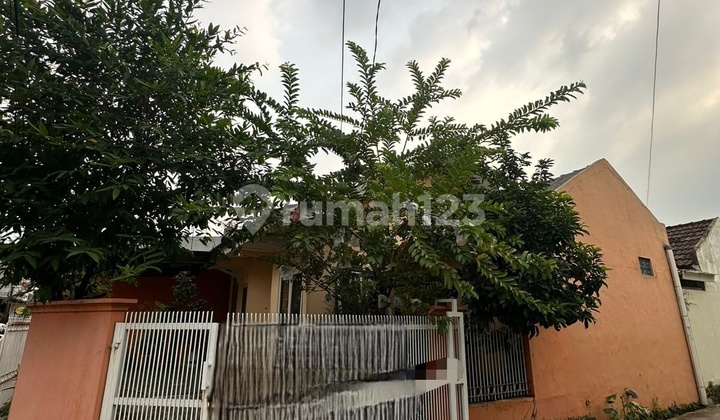 Quick Sale Ready-to-Occupy Hook House in Limus Pratama Regency 2