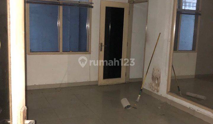 Gudang Dan Kantor di Kawasan Komersil 3