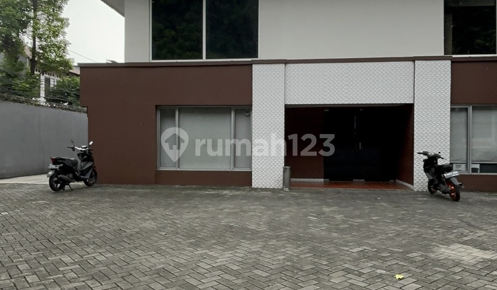 Strategic Office House in Menteng Area, Central Jakarta Strategic Office House in Menteng Area, Central Jakarta