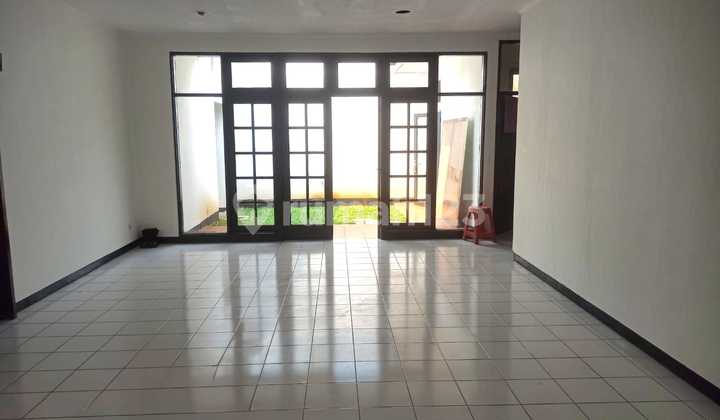 Cheap House for Sale Inside Tanjung Barat Indah Complex Cheap House for Sale Inside Tanjung Barat Indah Complex