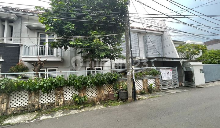 Dijual Rumahdi Area Kemanggisan, Jakarta Barat. Lokasi Sangat Strategis Dan Jalan Komplek Lebar, 2 Arahat