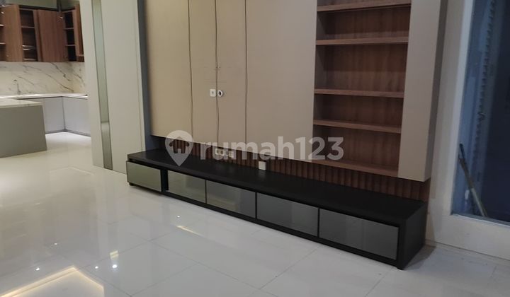 Baru Renov!! Semi Furnished!! Siap Huni Citraland Utama Surabaya 2