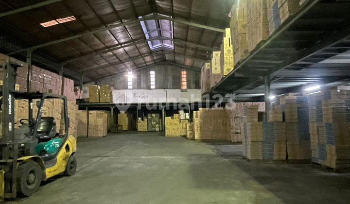 Warehouse for Rent, Ready to Use, Strategic Location in Beautiful Margomulyo, Surabaya