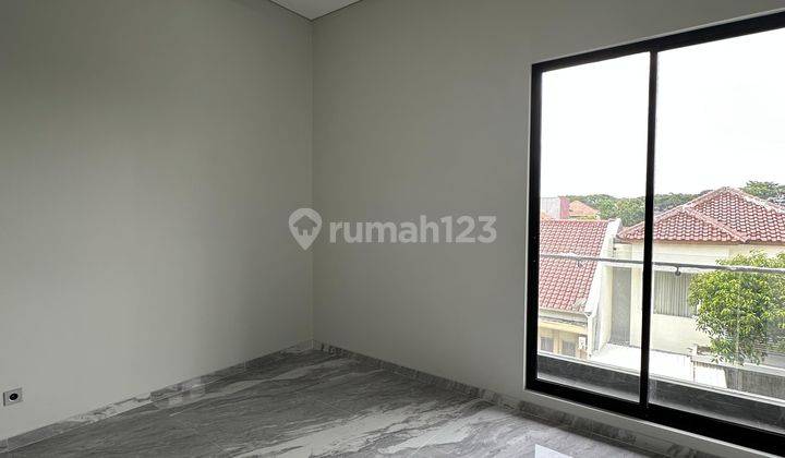 Rumah 3 Lantai Baru Gress Alam Hijau Citraland Surabaya Barat 2