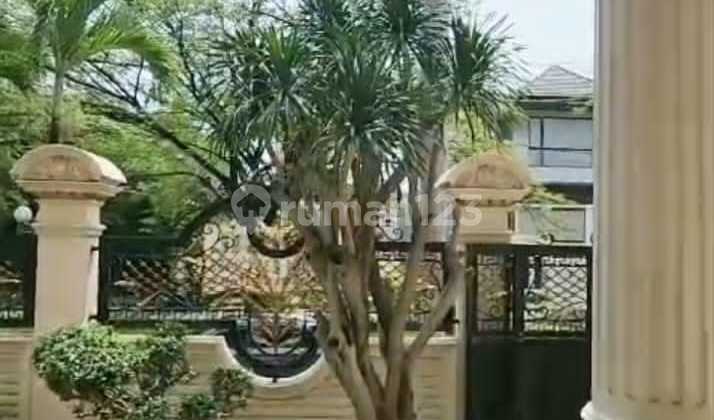 Modern Classic House Luxuriously Furnished Ready to Occupy Araya East Surabaya 2