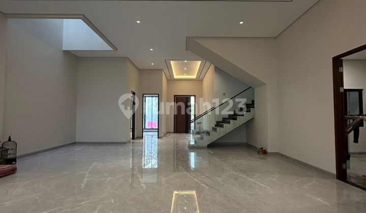 Rumah Modern Minimalis Baru Gress Split Level Pakuwon Surabaya 2