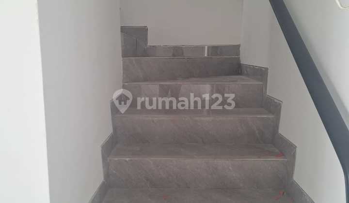 Rumah Minimalis Baru Gres Mocca Vrbana Dian Istana Surabaya Barat 2