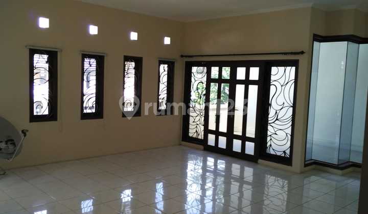 House for Rent, Ready to Occupy, Location Near Gwalk Citraland Surabaya 2