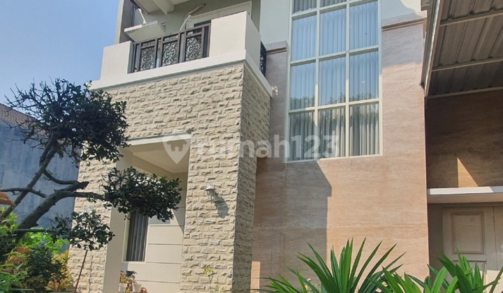 Rumah 2 Lantai Furnish Siap Huni Royal Park Citraland Surabaya Barat 1