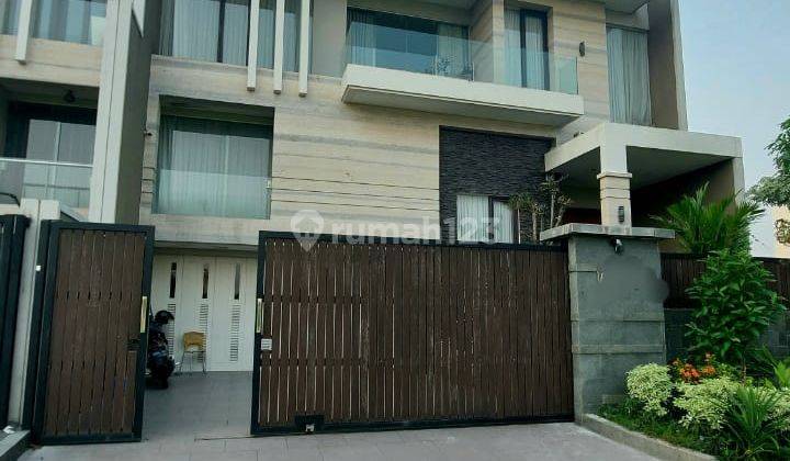 Rumah Semi Furnished Split Level Waterfront Citraland Surabaya Barat 1