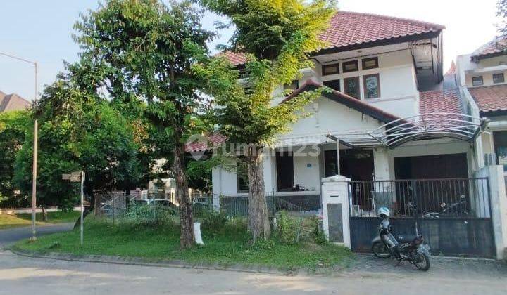 Rumah Hook 2 Lantai Kawasan Elit Graha Famili Surabaya Barat.  1