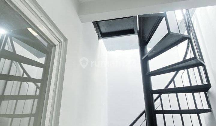 Rumah Bagus Unfurnished Sertifikat Hak Milik di Palma Classica Citraland Utara Surabaya Barat, Surabaya 2