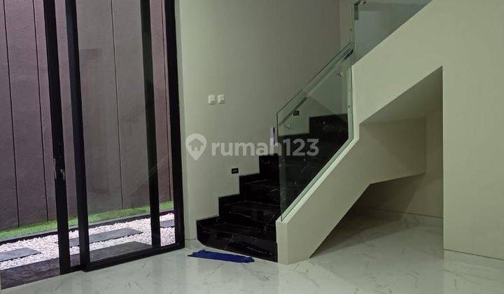 ruang keluarga rumah baru gress taman puspa