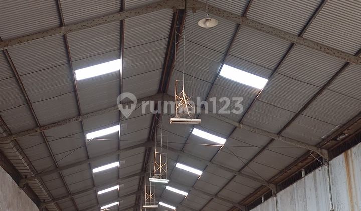 Gudang Di Kompleks Pergudangan Mayjen Sungkono Gresik