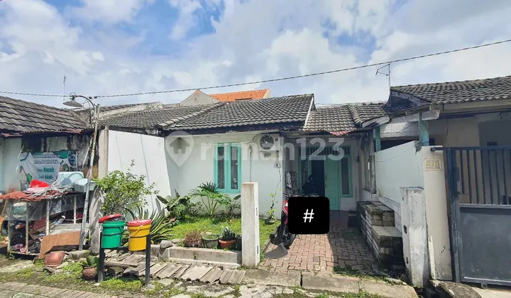 Secondhand House in Driyorejo New Town Near Market and Main Road