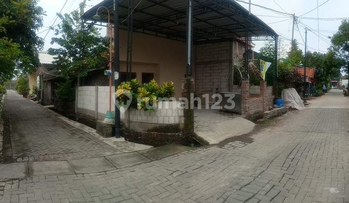 Rumah Bagus Semi Furnished SHM di Genuk, Semarang 8