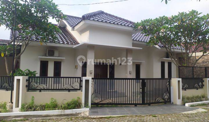 Rumah Bagus Semi Furnished SHM di Gunung Pati, Semarang 1