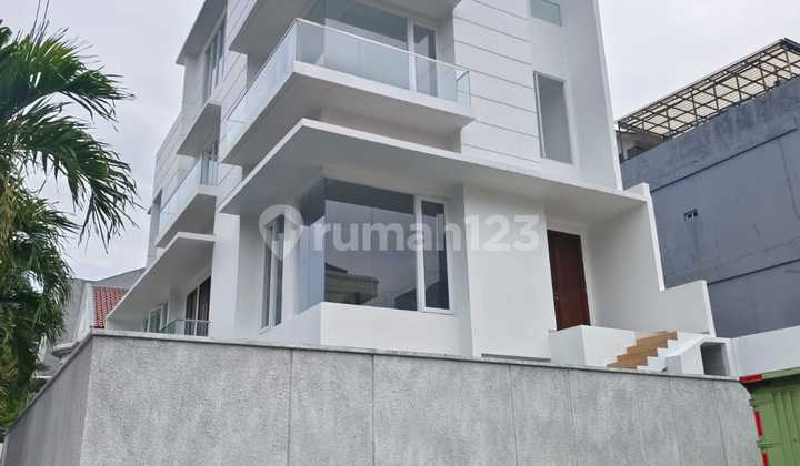 Rumah Minimalis Paradise 2 4LT Hook Lift dan Pool 2