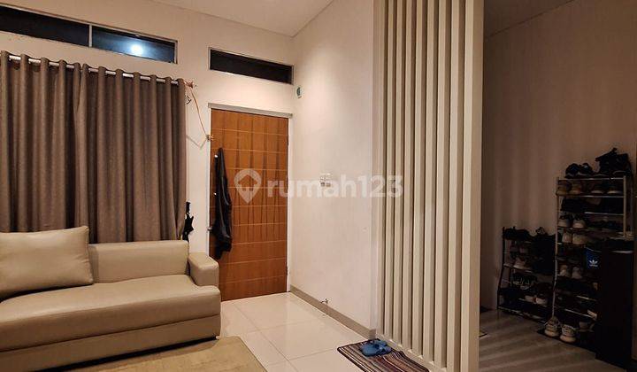 Rumah Cantik Semi Furnish Di Sariwangi Belakang Setraduta Bandung 1