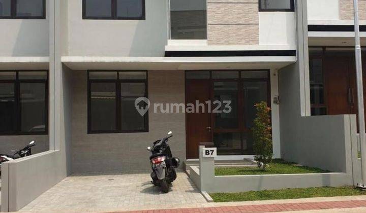 Rumah 2 Lantai Komplek Duta Vista Sayap Setraduta Bandung Utara 1