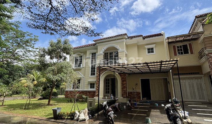 Rumah Hoek Depan Taman The Green Montecarlo